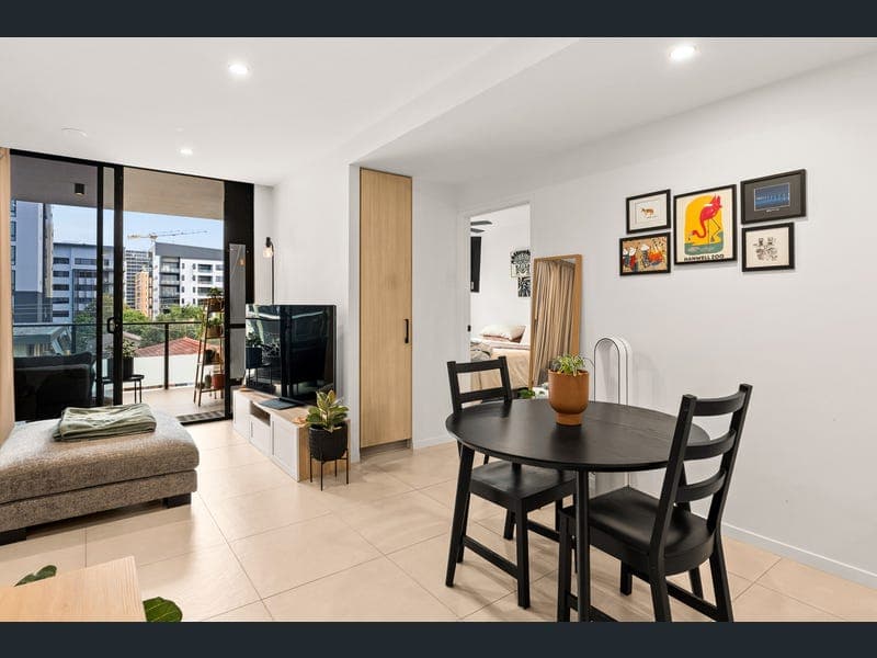 402/8 Zillah Street, Stones Corner — photo 1 of 5