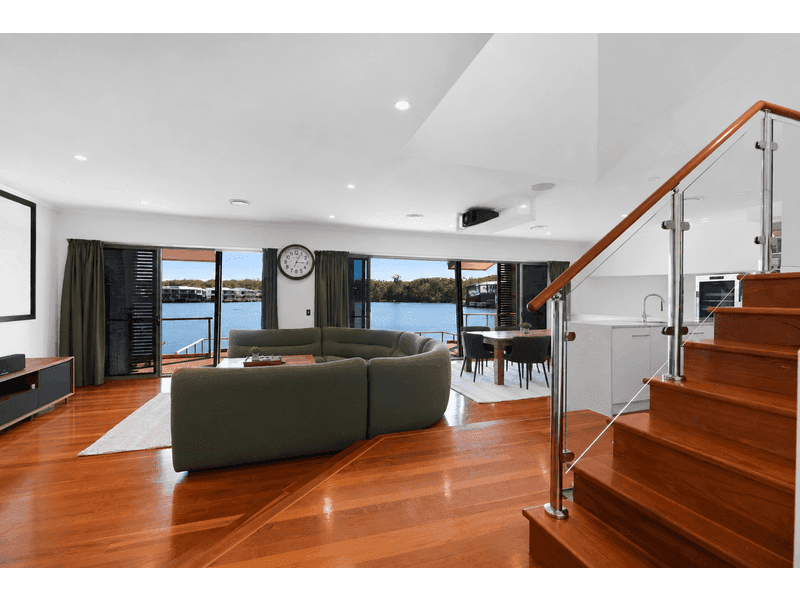 14/1 Manacor Place, Coombabah — photo 1 of 5