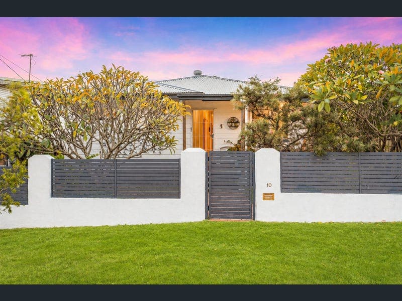 10 Weaber Street, Clontarf — photo 1 of 5