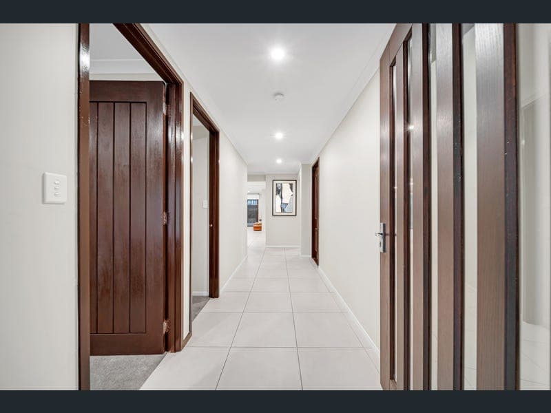 66 Meadow Circuit, Helensvale — photo 1 of 5