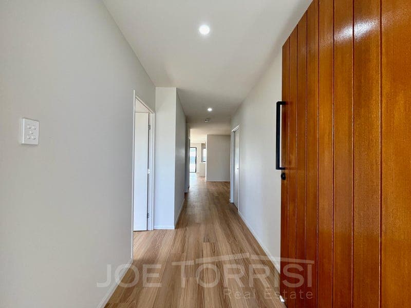 98 Karobean Drive, Mareeba — photo 1 of 5