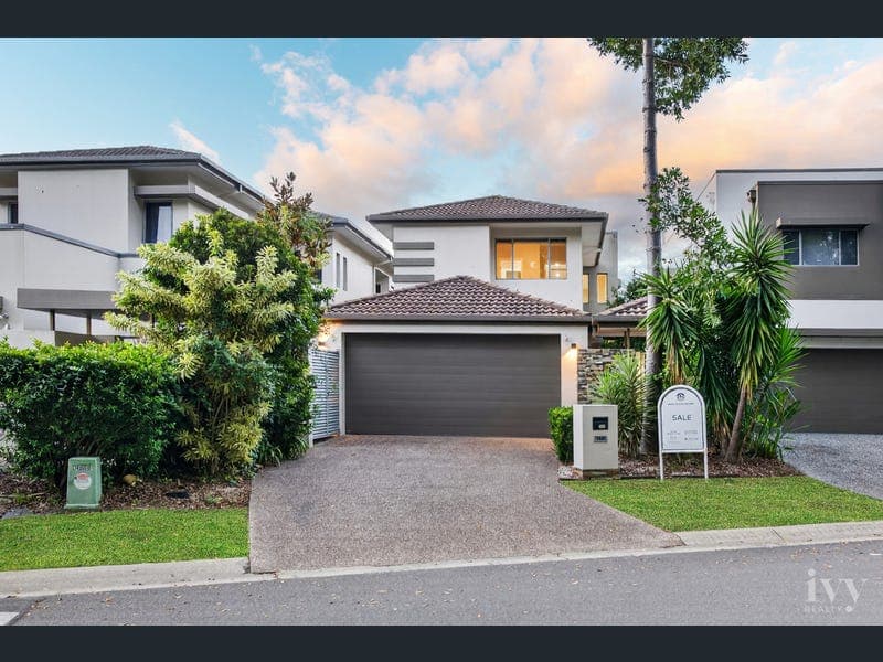 2243 Glengallon Way, Hope Island — photo 1 of 5