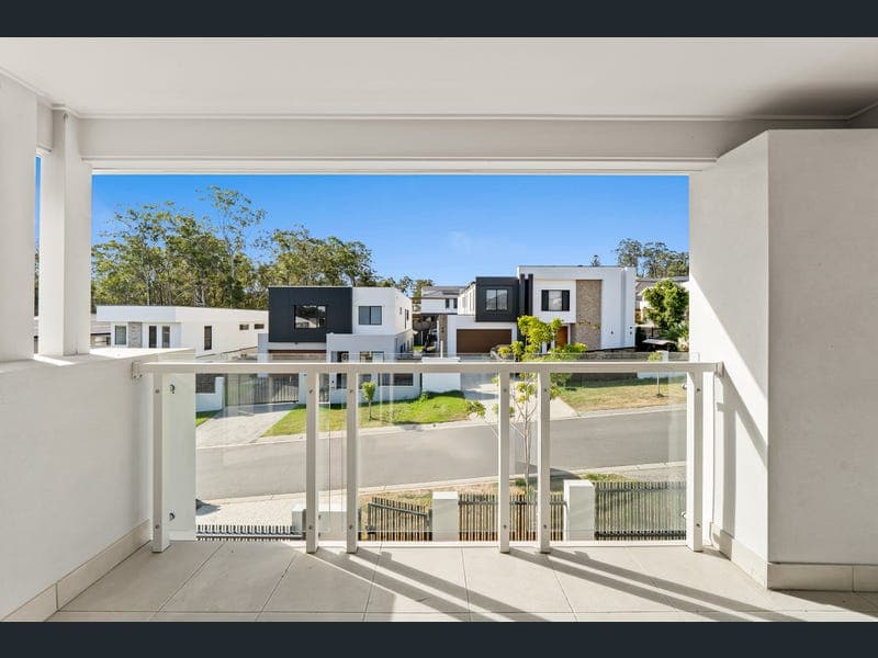 8 Lakeshore Crescent, Willawong — photo 1 of 5