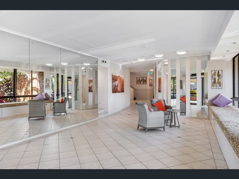 27/54 Hooker Boulevard, Mermaid Waters — photo 1 of 5