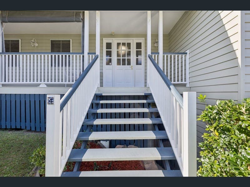 4 Silverwood Court, Ferny Hills — photo 1 of 5