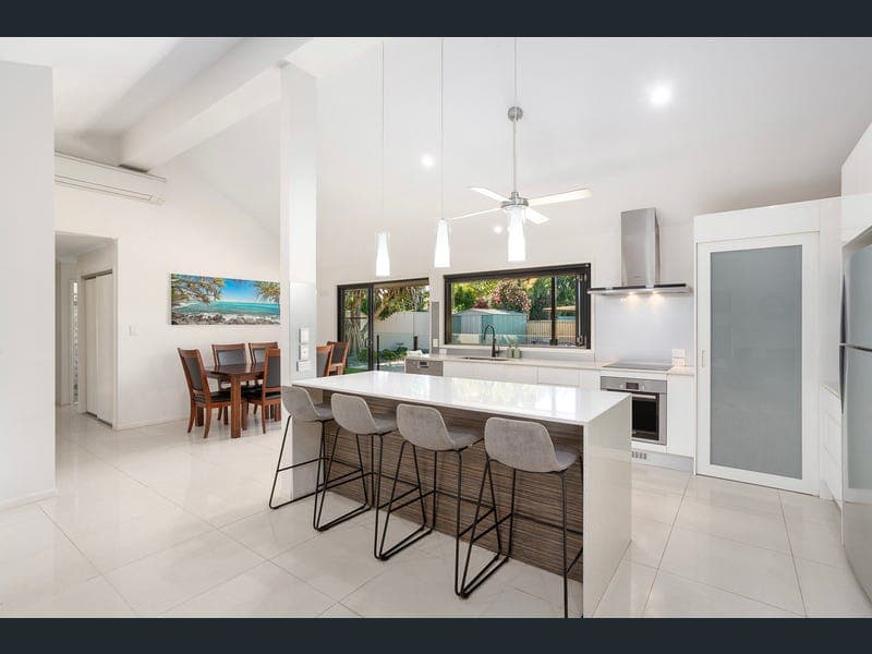 21 Mahogany Drive, Palm Beach — photo 1 of 5