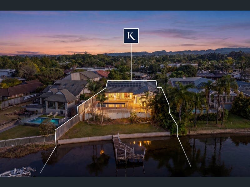 12 Wanneroo Court, Mermaid Waters — photo 1 of 5
