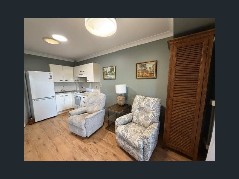 13/15 Carmichael Court, Wynnum West — photo 1 of 5