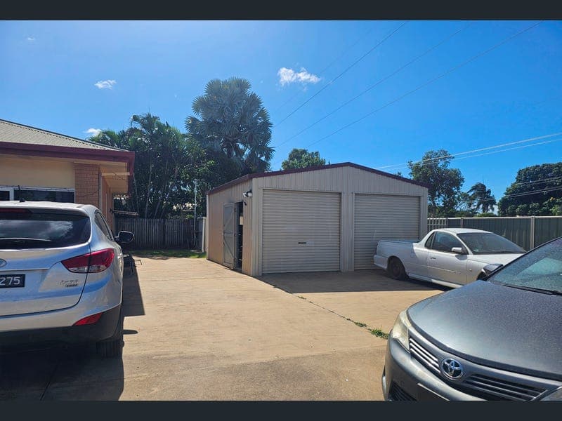 2 Searle Street, Thabeban — photo 1 of 5