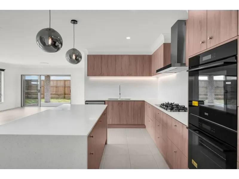 4 Lunar Street, Flagstone — photo 1 of 5