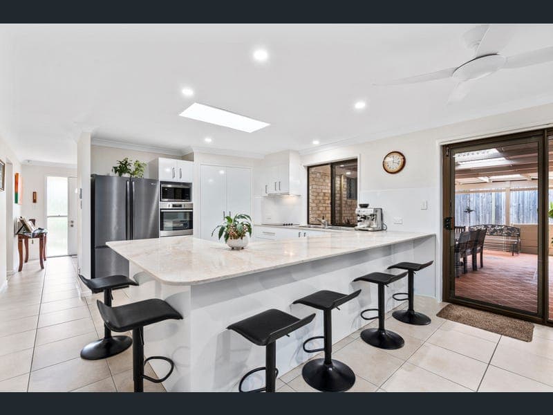 27 Kaiser Drive, Windaroo — photo 1 of 5
