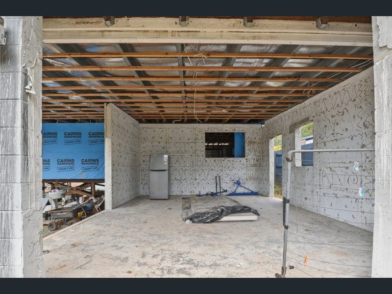 216 Toogood Road, Bayview Heights — photo 1 of 5