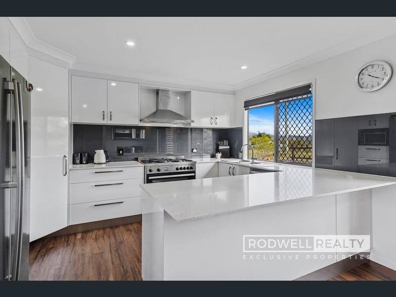 66-70 Francise Close, Kooralbyn — photo 1 of 5