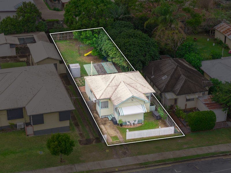 18 Mcaneny Street, Redcliffe — photo 1 of 5