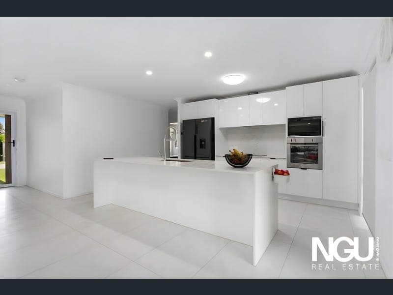46 Freshwater Drive, Berrinba — photo 1 of 5