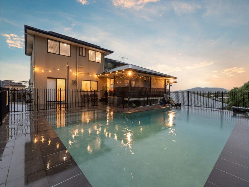 85 Hillenvale Avenue, Arana Hills — photo 1 of 5