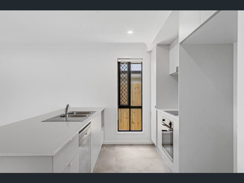 54 Proctor Circuit, Logan Reserve — photo 1 of 5