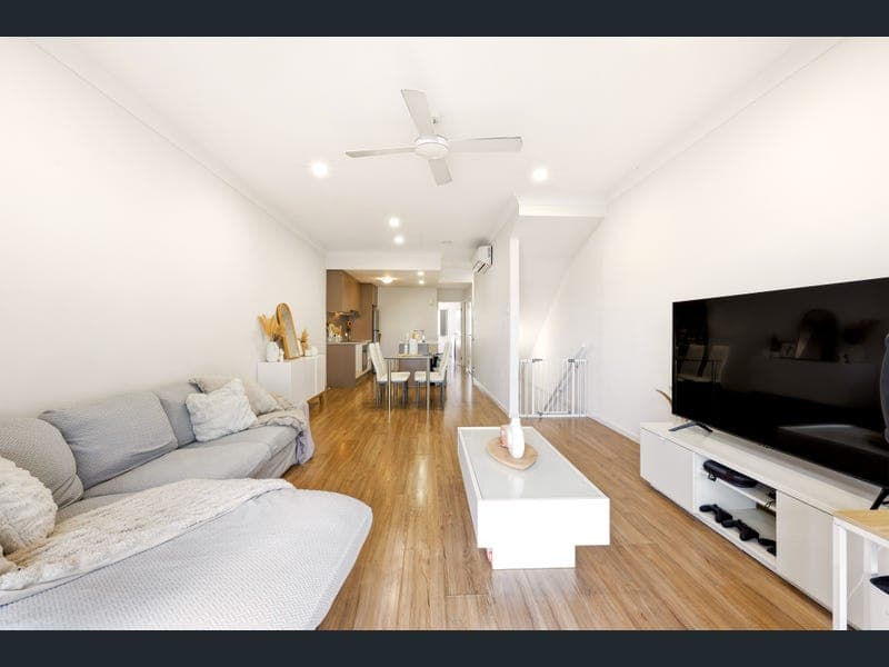 17/4 Lewis Place, Manly West — photo 1 of 5