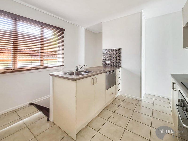 4/18 Oleander Avenue, Biggera Waters — photo 1 of 5