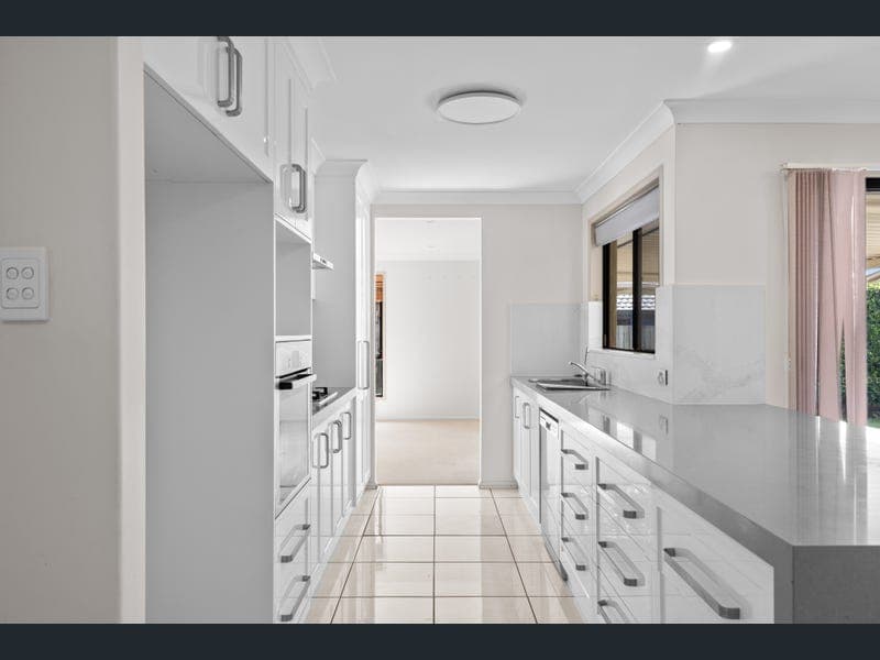 10 Scullin Street, Middle Ridge — photo 1 of 5