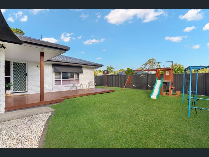 5 Esperance Close, Elanora — photo 1 of 5