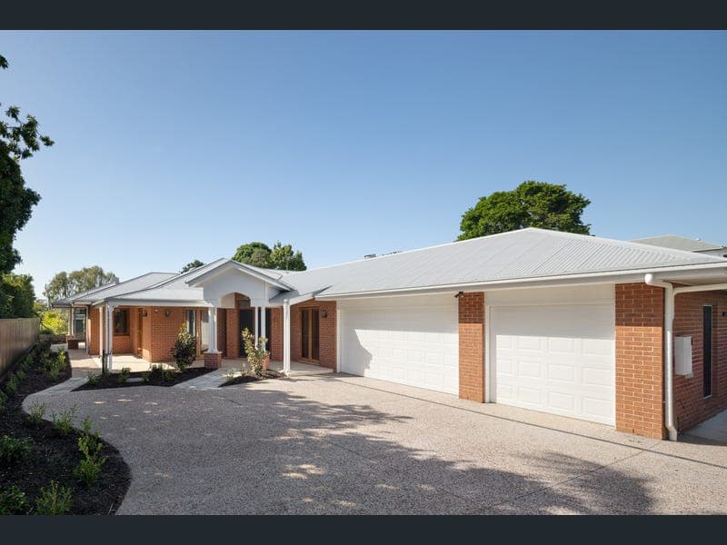 64 Uhlmann Street, Hawthorne — photo 1 of 3
