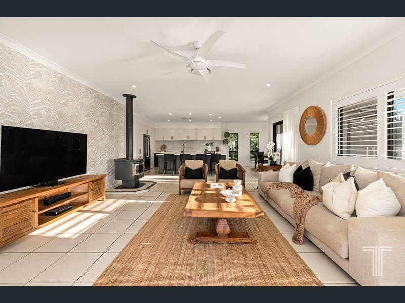 18 Pembridge Place, Carindale — photo 1 of 5