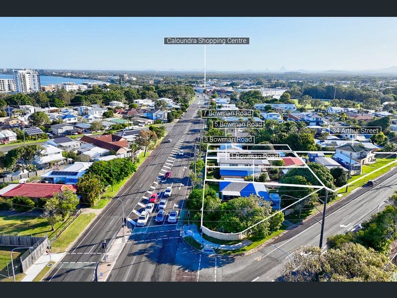 1 Bowman Rd, Caloundra — photo 1 of 5