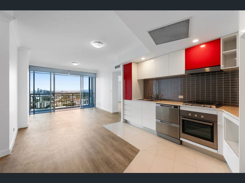 21705/5 Lawson Street, Southport — photo 1 of 5