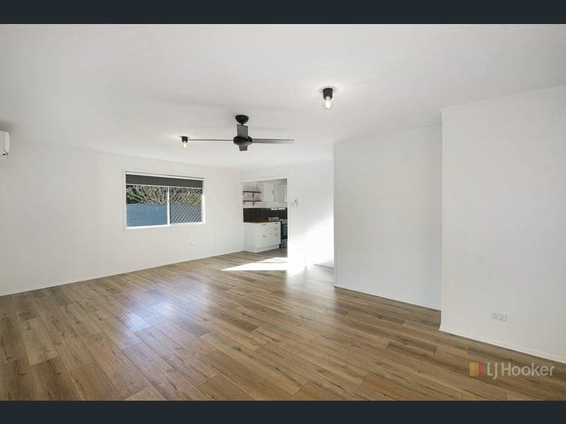 16 Singleton Street, Dysart — photo 1 of 5