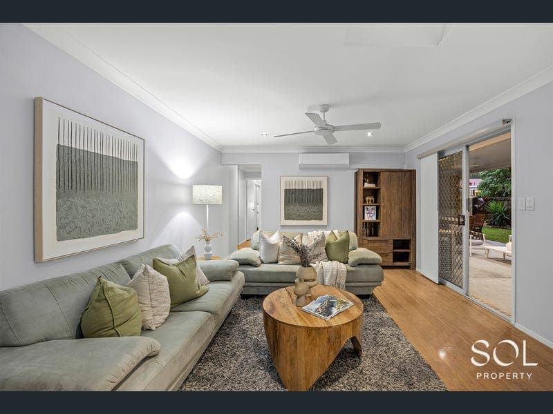 24 Allira Crescent, Carseldine — photo 1 of 5