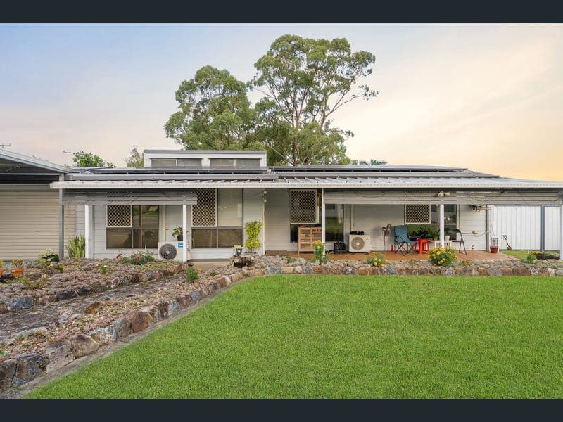 4 Alison Street, Boronia Heights — photo 1 of 5