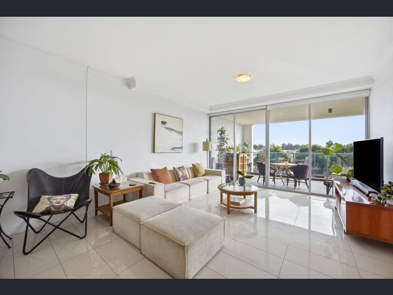 303/3 Compass Drive, Biggera Waters — photo 1 of 5