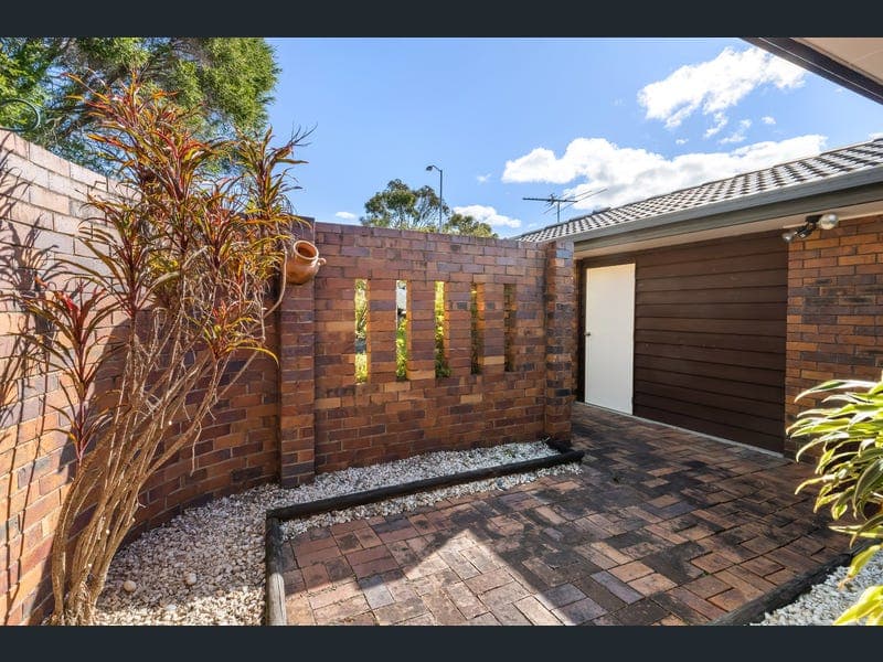 189 Trouts Road, Stafford Heights — photo 1 of 5