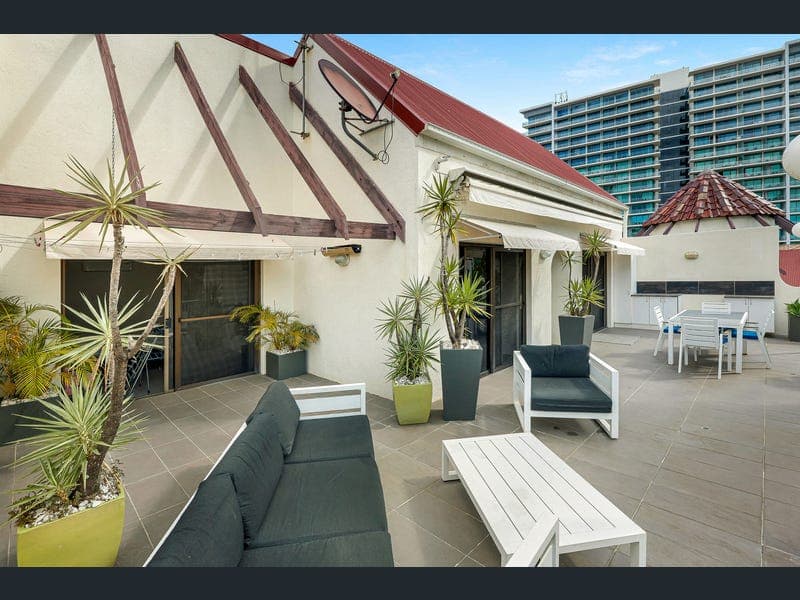 39/24 Hamilton Avenue, Surfers Paradise — photo 1 of 5