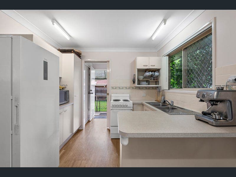 15 Solandra Street, Wynnum West — photo 1 of 5