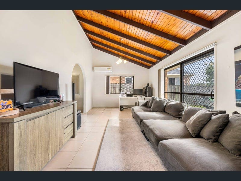 4 Malmsey Street, Calamvale — photo 1 of 5