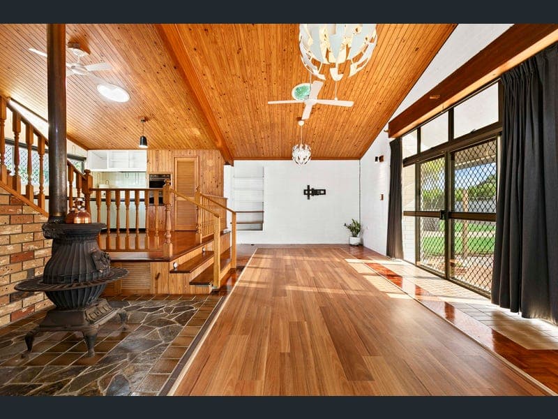 26 Caringa Street, Urangan — photo 1 of 5