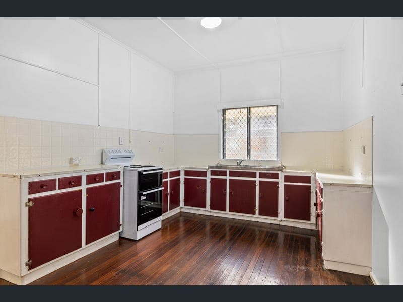 12 East Street, Mount Morgan — photo 1 of 5