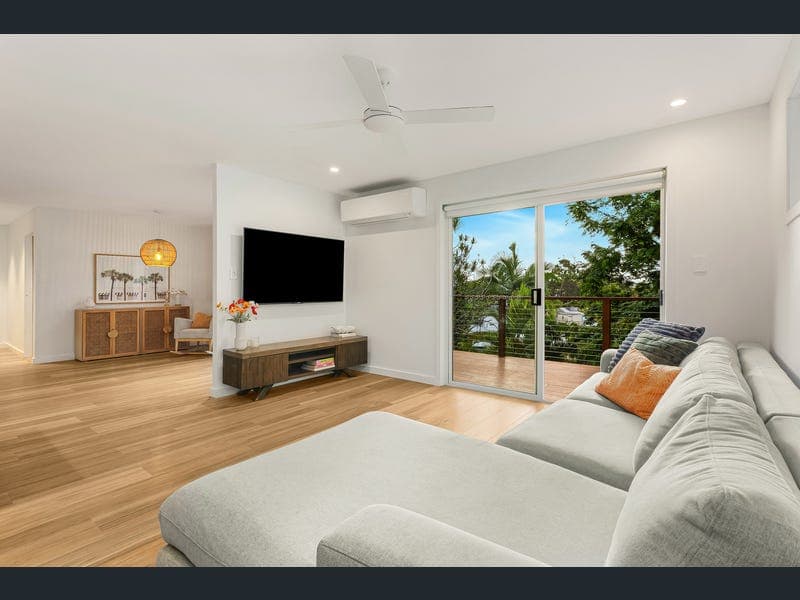 11 Rossmoyne Close, Elanora — photo 1 of 5