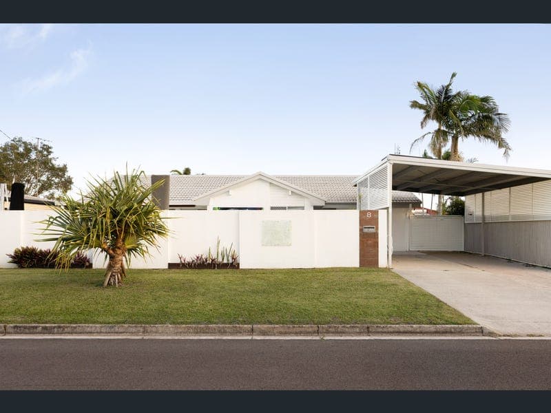 8 Slim Crescent, Golden Beach — photo 1 of 5