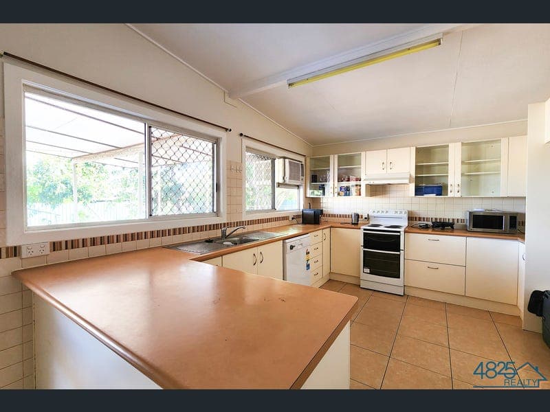 9 Sapphire Street, Happy Valley — photo 1 of 5