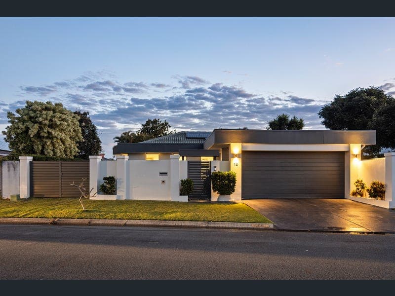 14 Manakin Avenue, Burleigh Waters — photo 1 of 5