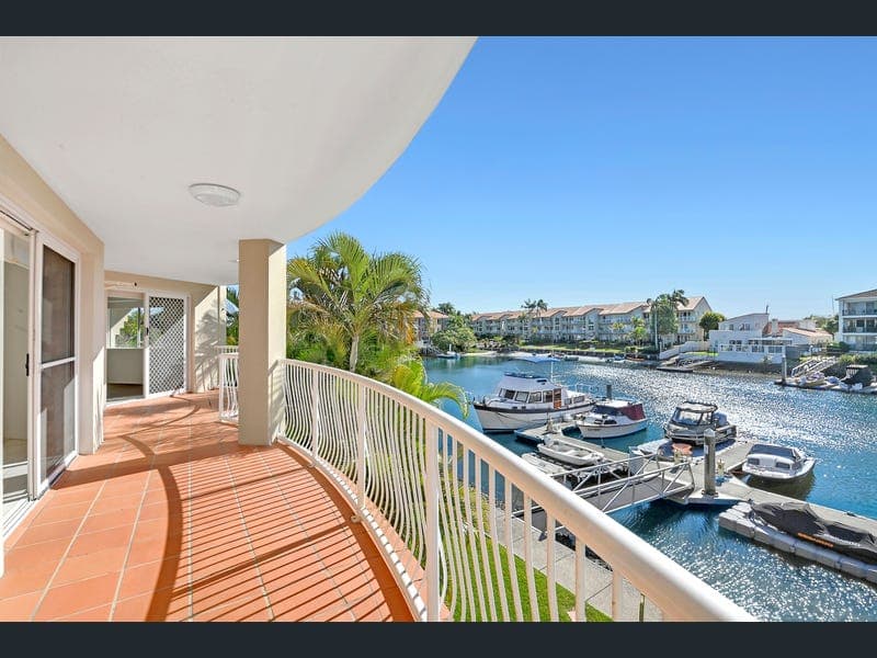 10/20 Canal Avenue, Runaway Bay — photo 1 of 5