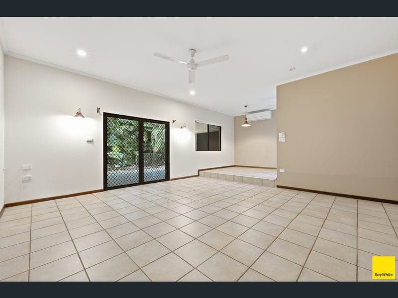 77 Cassowary Street, Freshwater — photo 1 of 5