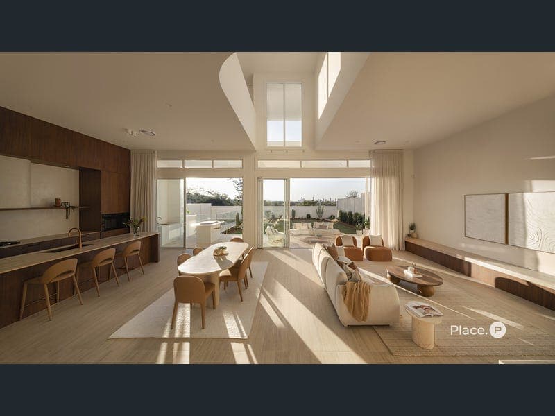 6 Dagmar Street, Holland Park West — photo 1 of 5