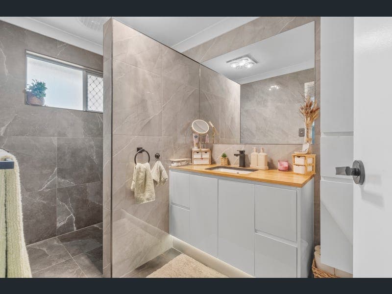 15 Fairway Drive, Hatton Vale — photo 1 of 5