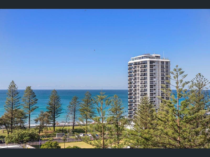 1093/1 Lennie Avenue, Main Beach — photo 1 of 5