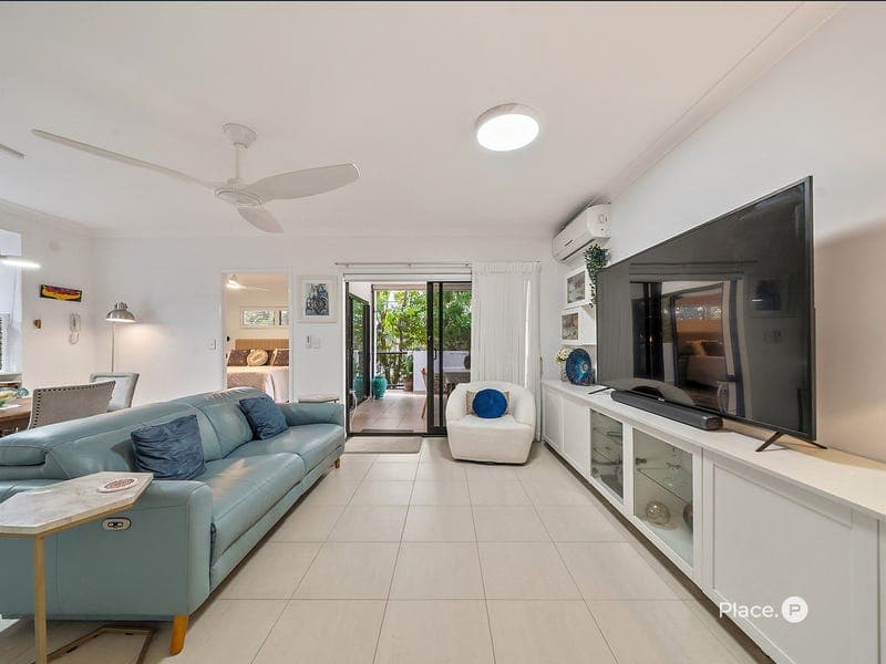 1/152 Mein Street, Scarborough — photo 1 of 5