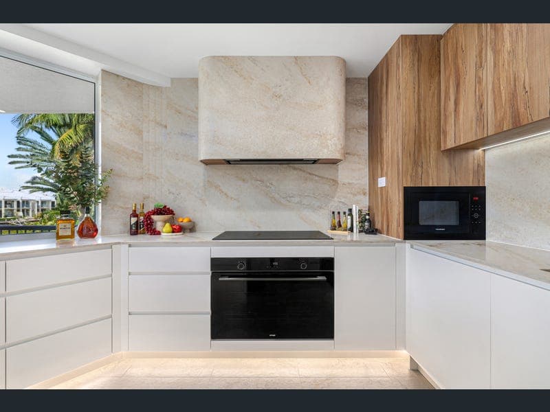20/41A Broadwater Street, Runaway Bay — photo 1 of 5